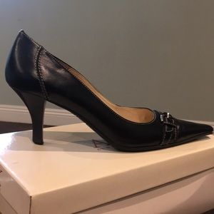 Black kitten toe heels